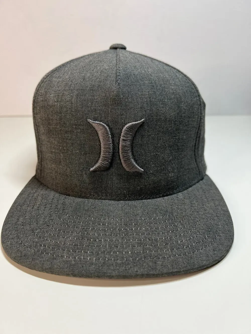Hurley Flex Fit Gray Baseball Skater Cap - Solid Light Gray Logo Embroidered